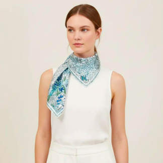 Photo du Foulard Cerise Panthère de nuit Bleu Jean de la marque Maison Fanli