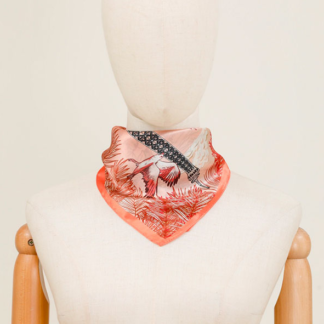 Photo du Carré soie 70 Paris Sauvage Rose de la marque Maison Fanli